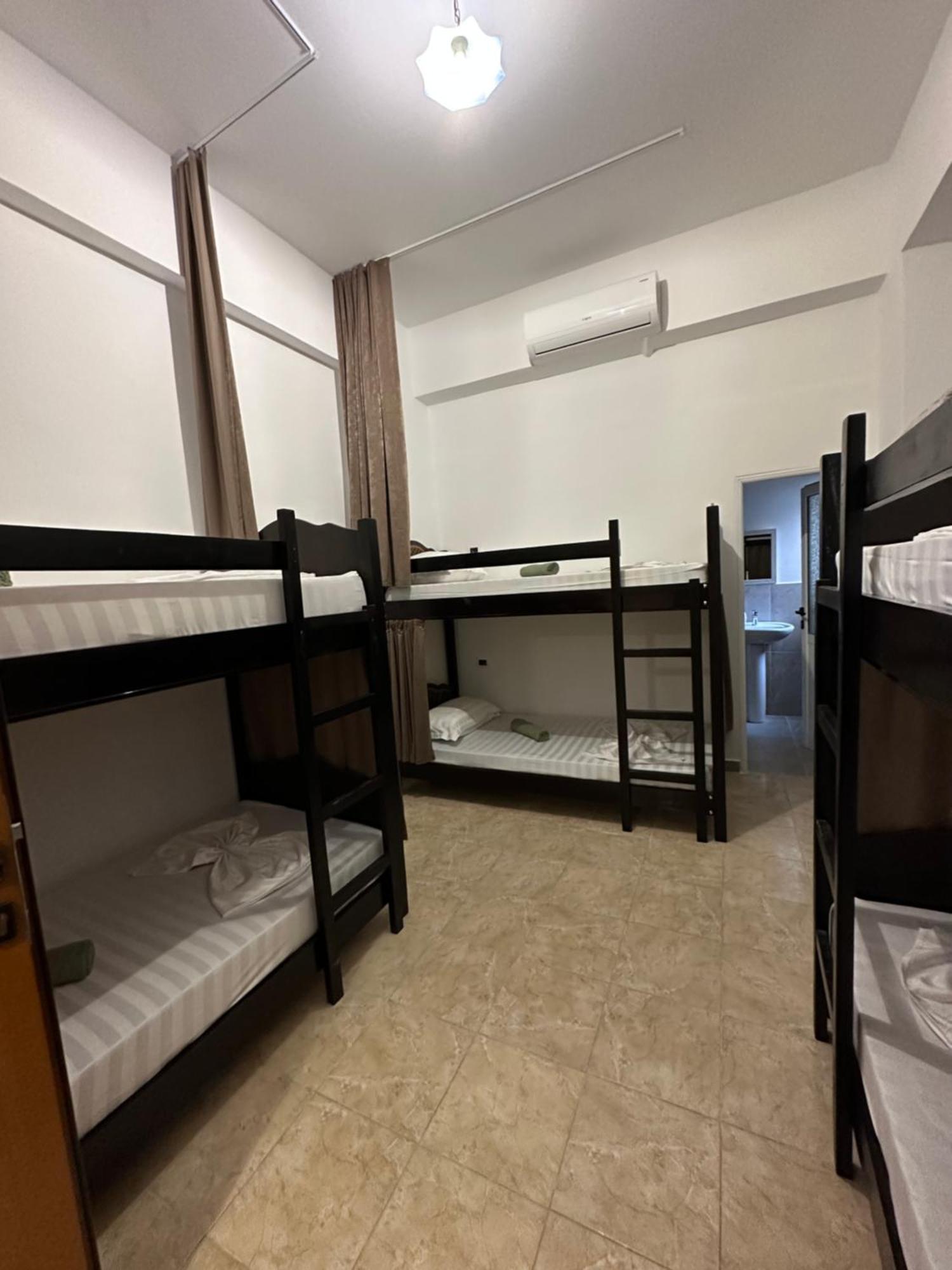 Hannas Hostel Berat Ngoại thất bức ảnh